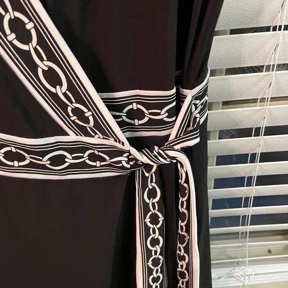 XL Evelyn Dress Black With White Design Wrap Short Sleeve Mid Length - Picture 3 of 6